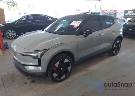 2025 Volvo Ex30 Plus Twin Motor Performance, Fully Electric z USA, uszkodzony, nr VIN YV4EK3ZK8SS156703